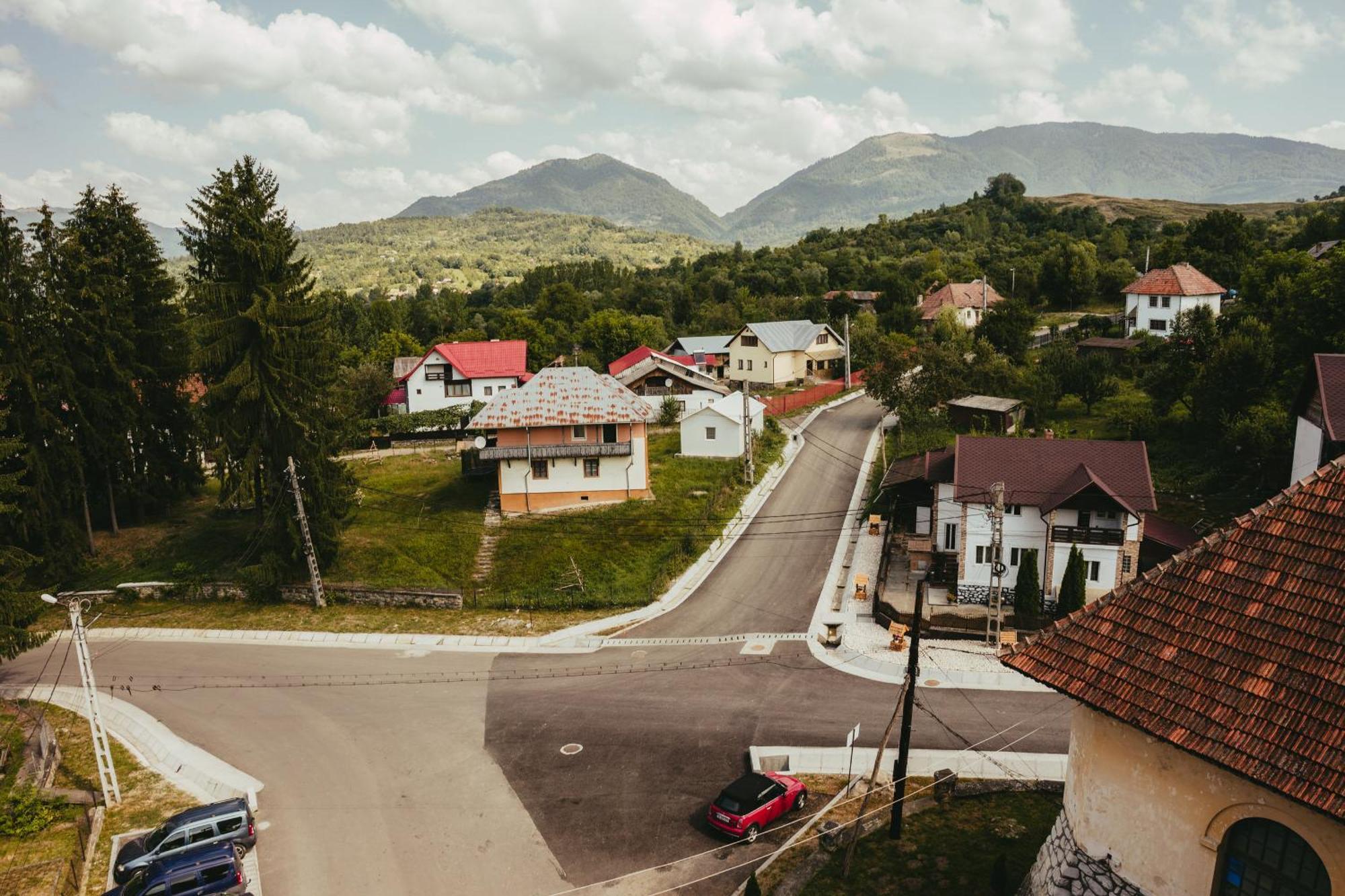 Отель Turnul Maresalului Корбени Экстерьер фото